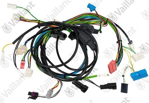 Vaillant Kabelbaum mit mehreren farbigen Drähten und Steckverbindern, bereit für den Anschluss an Heizsysteme oder andere elektrische Anwendungen.